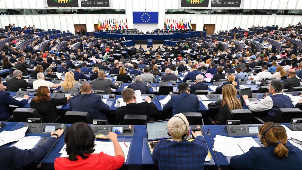 Европарламентът одобри новите правила за минималната заплата