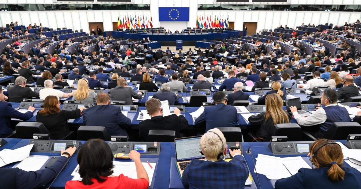 С 505 гласа за“, 92 против“ и 44 въздържали се“