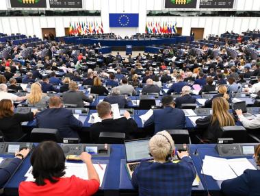 Европарламентът одобри новите правила за минималната заплата