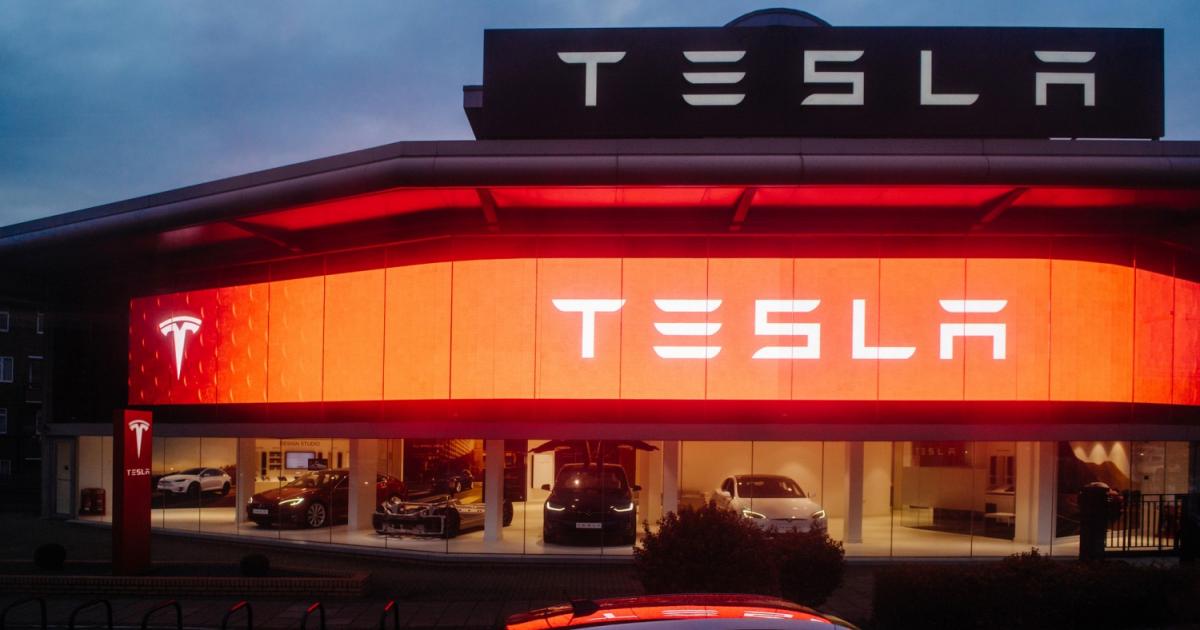 Tesla преоценява начина, по който продава електрически автомобили в Китай
