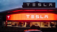 Tesla преоценява начина по който продава електрически автомобили в Китай