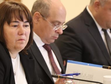 България няма да тегли повече външни заеми тази година