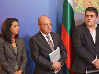Вечерни новини: Линията на бедност става 504 лв.; Газовата връзка получи Акт 15