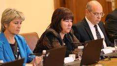 Ако донякъде изненадващото публично предупреждение на служебния министър на финансите Росица Велкова