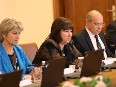 Растящите лихви са „котва“, удържаща устрема на бюджетните илюзии