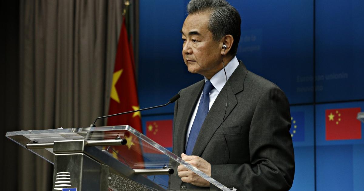 Китайският външен министър Ван И предупреди световните лидери да не