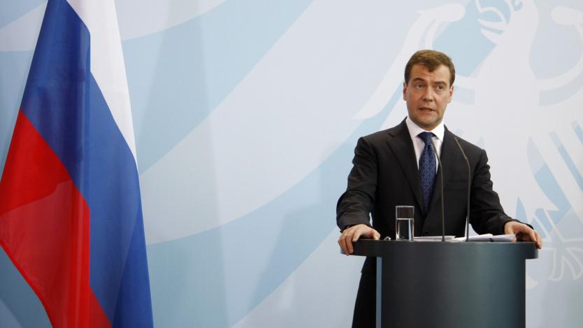 Медведев предупреди Запада, че ядрената заплаха не е блъф