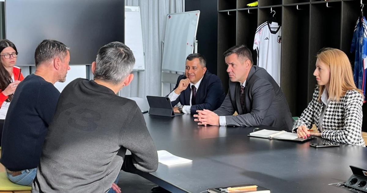 Българската държава ухажва германския спортен гигант Adidas да изгради свой