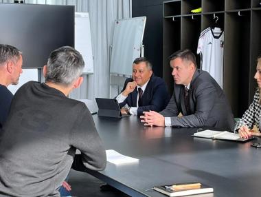 България ухажва Adidas да изгради тук свой IT център