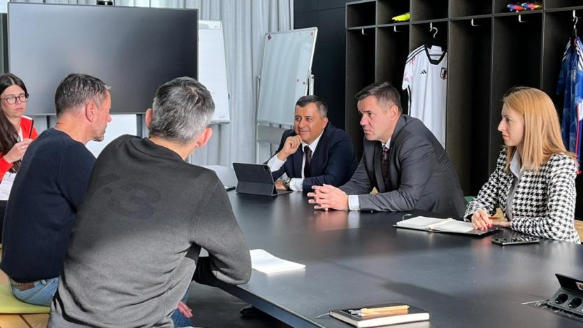 България ухажва Adidas да изгради тук свой IT център