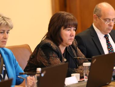 Вечерни новини: България взе едва 150 млн. лв. вътрешен заем; „Магистрали без ясна стратегия“