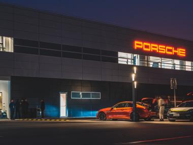 Porsche направи най-голямото IPO в Германия от четвърт век