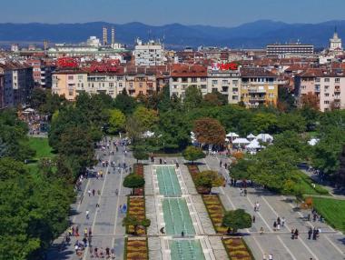 Уникредит вече очаква по-висок пик на инфлацията и нови избори до месеци