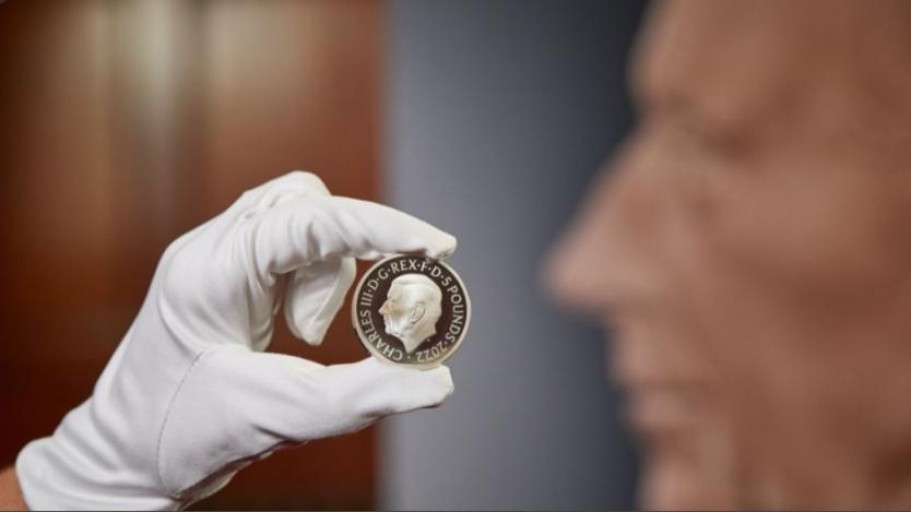 Във Великобритания показаха първите монети с лика на Чарлз III