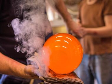 (Не)забележимият материал, който е навсякъде около нас още от древността