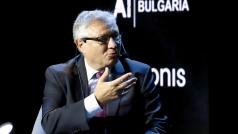 Г н Шаламанов наблюдавайки хода на войната през последните седмици как