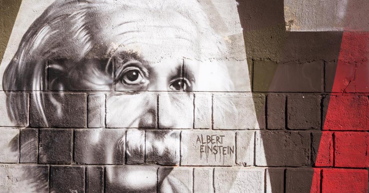 Алберт Айнщайн е смятан от някои за най-великия учен, живял