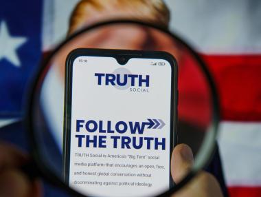 Google все пак одобри противоречивата социална мрежа на Тръмп