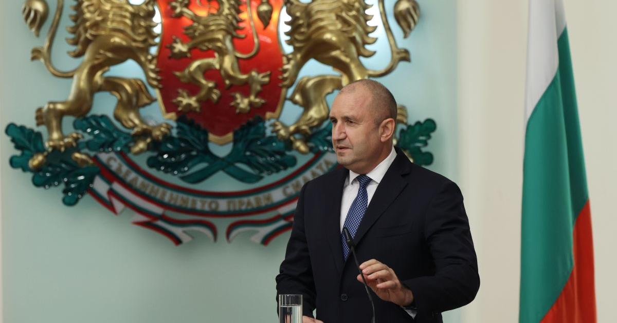 Политическата безизходица даде на българския президент Румен Радев необичайно голяма