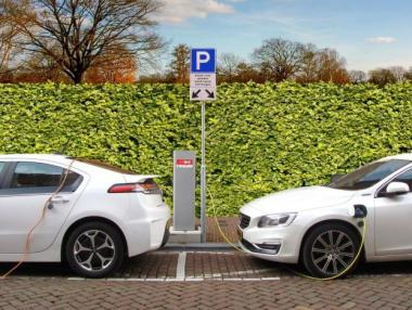 По пътищата в България няма достатъчно зарядни станции за електромобили