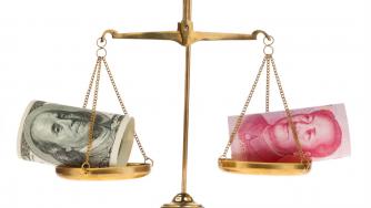 Китайските държавни банки се втурнаха да купуват долари