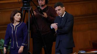 „Елате по-мъдри утре“: Шест часа не стигнаха на депутатите да изберат председател