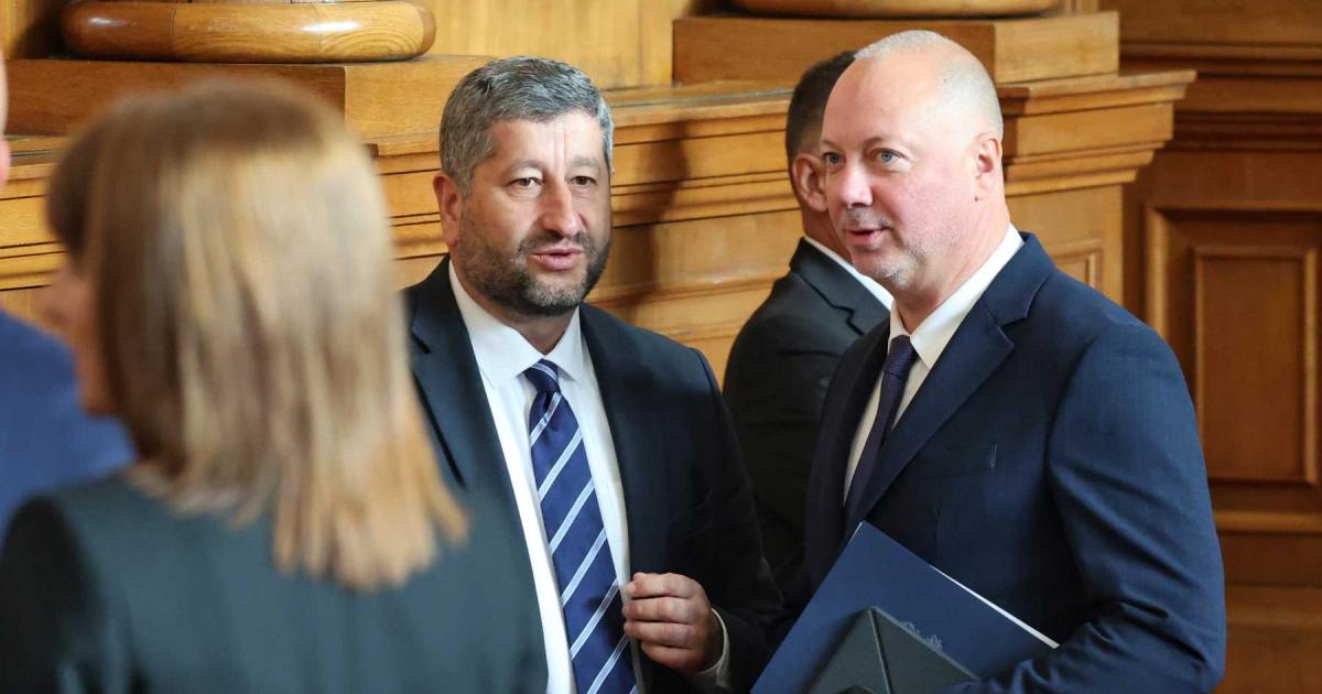 Съвместно председателство на парламента от двамата изявени кандидати – на