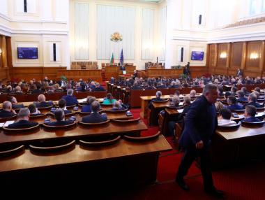 Мъката продължава: Втори ден парламентът не можа да избере председател