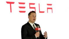 Главният изпълнителен директор на Tesla Илон Мъск каза в петък