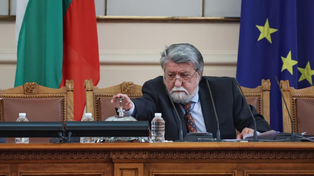ГЕРБ, БСП, ДПС и Янев избраха председателя на парламента