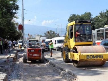 МРРБ едва сега ще подписва договорите за ремонт с общините