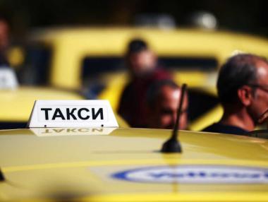 Таксиметровите шофьори в София пак ще плащат по-нисък данък