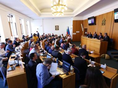 Вечерни новини: Целогодишни емисионни зони и по-ниски данъци за такситата в София