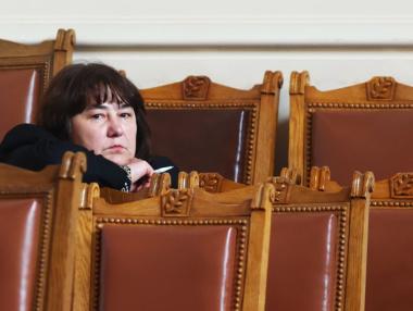 Вечерни новини: Кабинетът не успя да вземе нов скъп заем; Светът е в енергийна криза