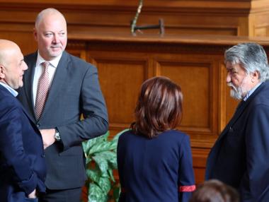 Депутатите задължиха служебния кабинет да внесе 15 законопроекта по Плана