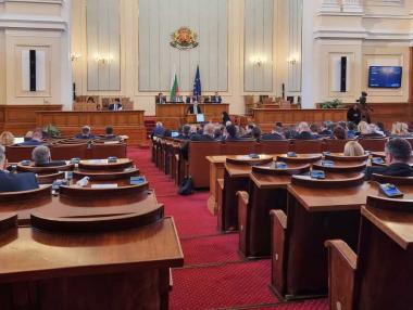 НС задължи правителството да ускори процеса за приемане на еврото