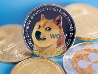 Доуджкойн полетя след сделката на Мъск за Twitter