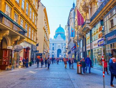 Инфлацията в еврозоната постави нов рекорд, а растежът рязко се забави