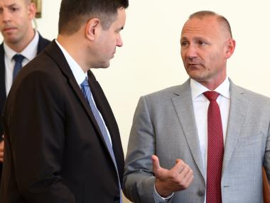 ЕК опроверга енергийния министър за износа на руски горива