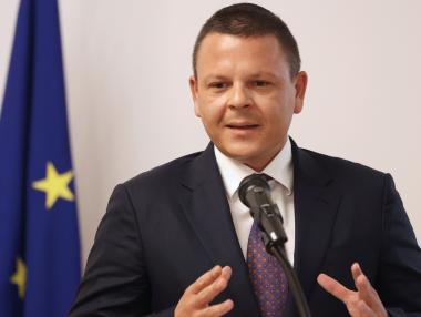 Алексиев заплаши оператора на Летище София с отнемане на концесията