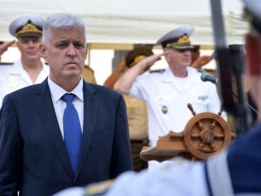 Служебният кабинет купува въоръжение за новите военни кораби