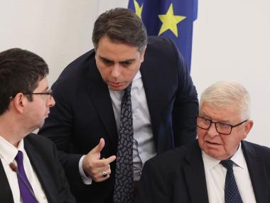 Депутатите отвориха данъчните закони за промени