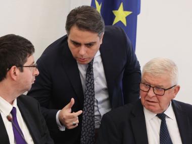 Новините от седмицата: Данъчни промени и нови F-16; Еврото ще оскъпи имотите