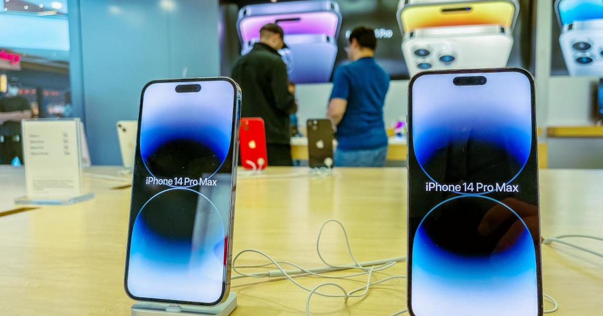 Apple Inc предупреди, че очаква още по-свити доставки на премиум