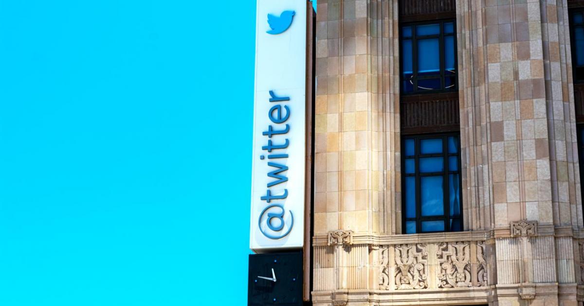 След като в петък уволни около 3700 души – половината