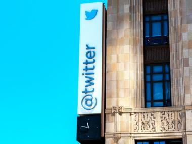 Хаос с уволненията: Twitter моли служители да се върнат