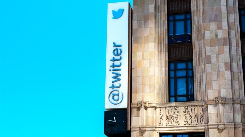 Хаос с уволненията: Twitter моли служители да се върнат