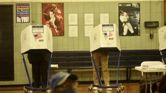 Демократите губят Долната камара и водят битка за Сената