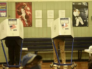 Демократите губят Долната камара и водят битка за Сената