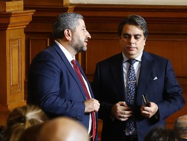 Депутатите очакват удълженият бюджет да действа до юли